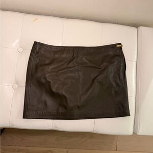 Elegant GUESS Black/Gunmetal Leather Skirt